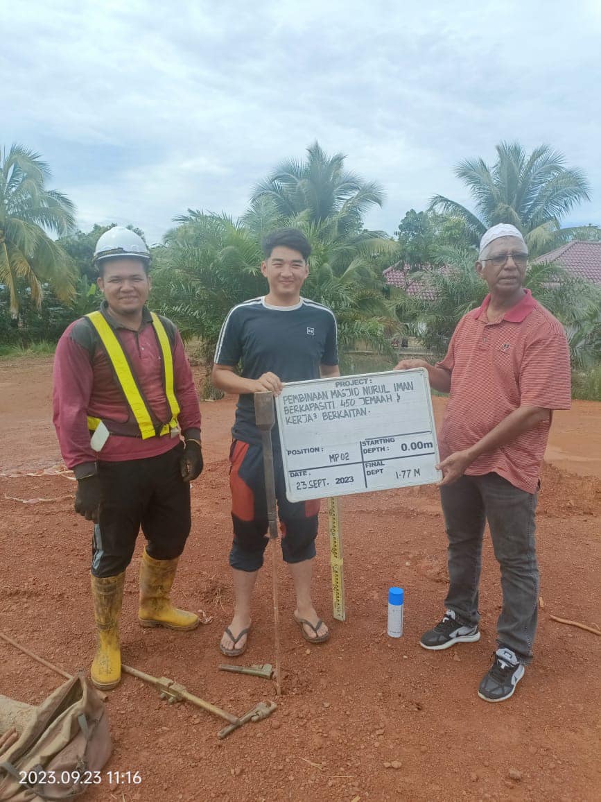 Kerja2 pemeriksaan dan ujian Tanah Tapak Masjid Nurul Iman 1