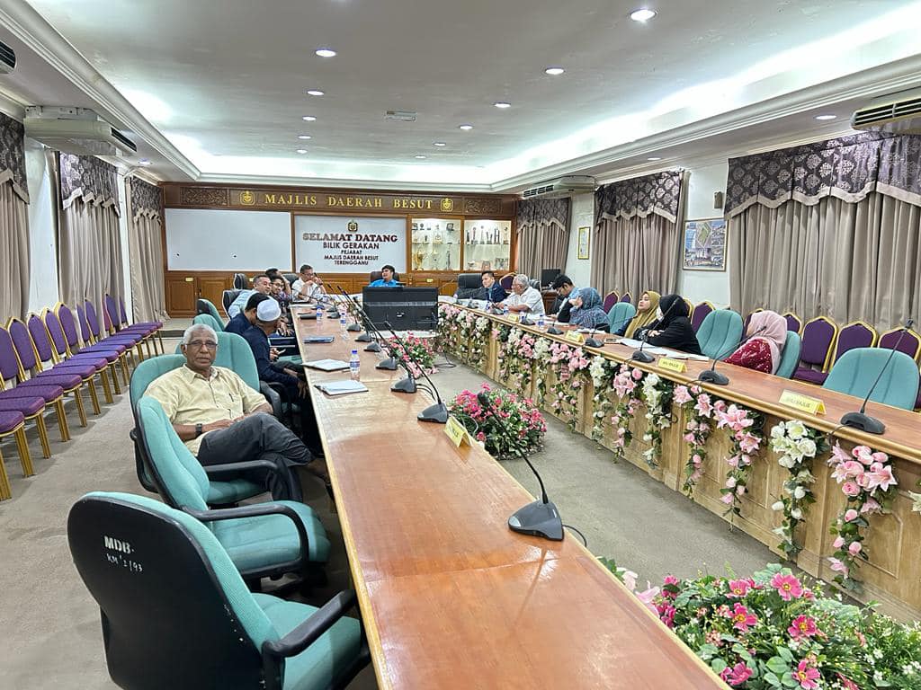 Mesyuarat Kali Pertama Bersama Majlis Daerah Besut, Pihak Perunding Dan Agensi2 yg terlibat utk memohon Kebenaran Merancang Pembinaan Masjid Nurul Iman.5