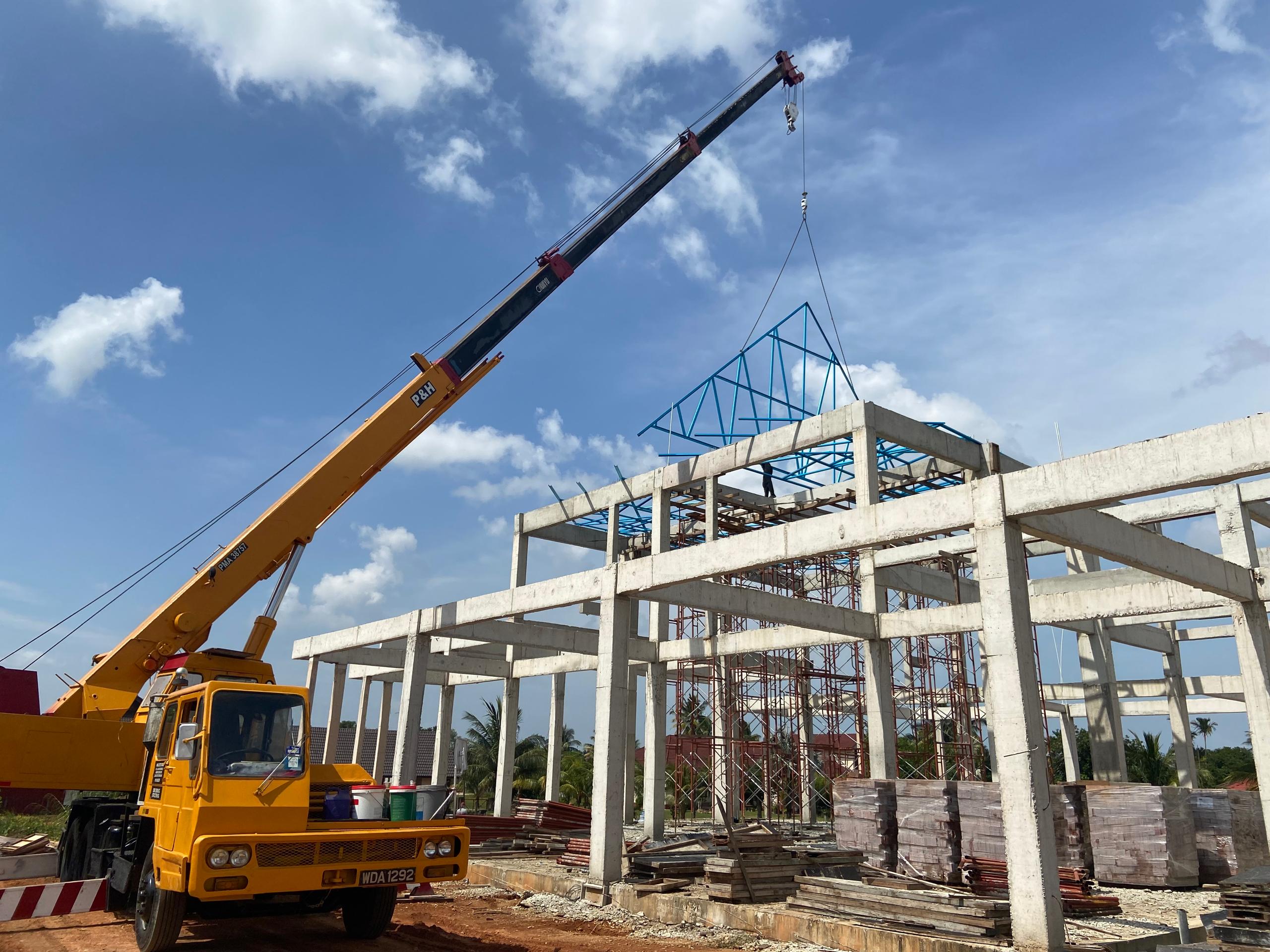 Pasang Kerangka Bumbung Masjid Nurul Iman Besut (2)